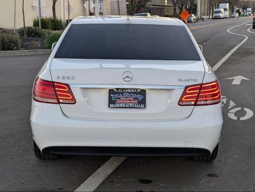 2014 Mercedes-Benz E-Class BlueTEC Luxury Sedan