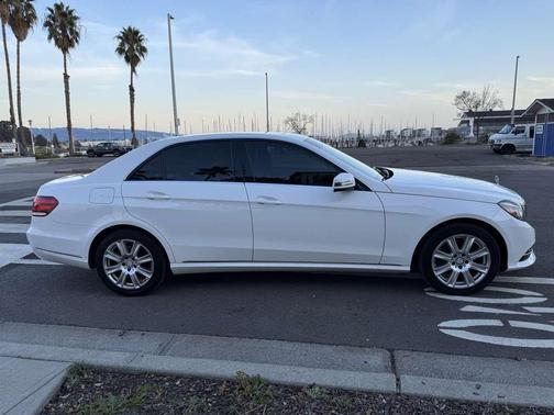 2014 Mercedes-Benz E-Class BlueTEC Luxury Sedan