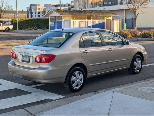 2005 Toyota Corolla LE