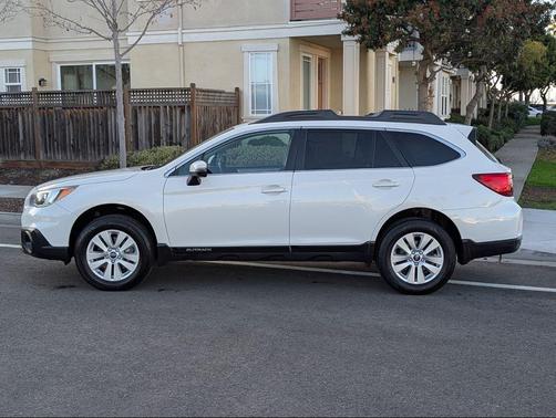 Crystal White Pearl 2016 Subaru Outback 2.5i Premium