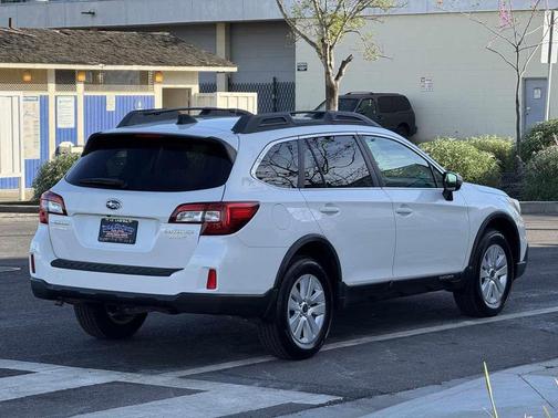Crystal White Pearl 2016 Subaru Outback 2.5i Premium