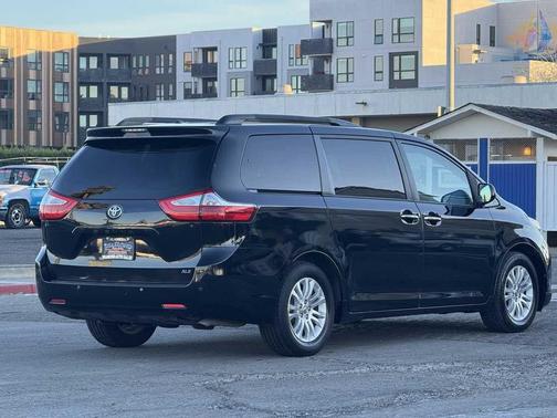 2016 Toyota Sienna XLE