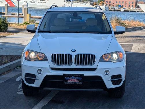 Alpine White 2011 BMW X5 xDrive35d