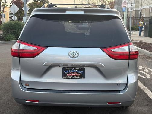 2017 Toyota Sienna LE