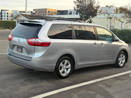 2017 Toyota Sienna LE