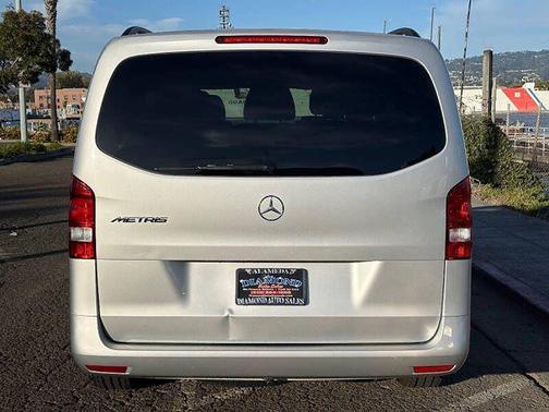 2016 Mercedes-Benz Metris Base