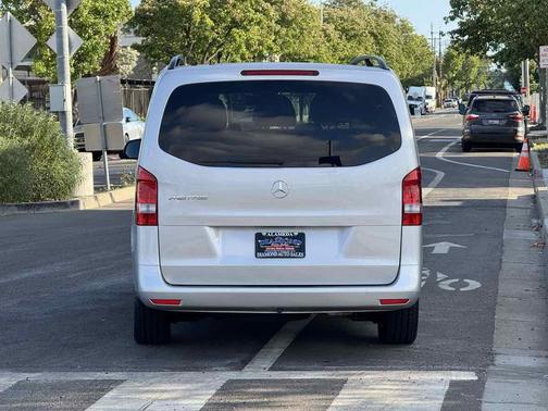 Brilliant Silver Metallic 2016 Mercedes-Benz Metris Base