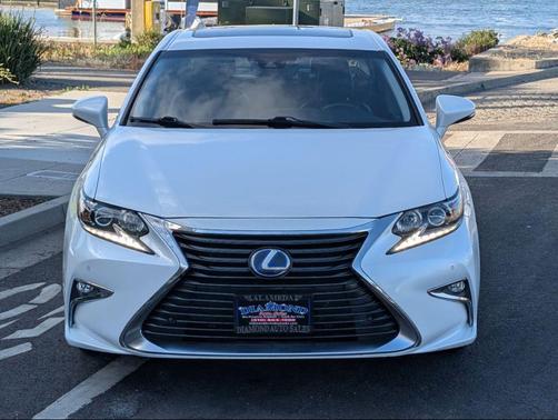 Eminent White Pearl 2016 Lexus ES 300h Base