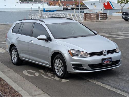 2016 Volkswagen Golf SportWagen TSI S 4-Door