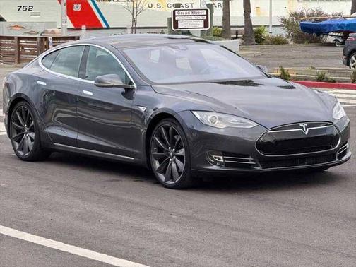 2015 Tesla Model S 90D