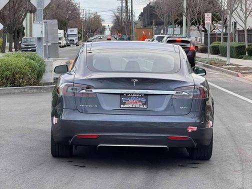 2015 Tesla Model S 90D
