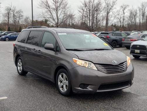 2015 Toyota Sienna LE Auto Access Seat