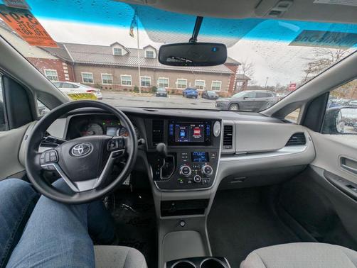 2015 Toyota Sienna LE