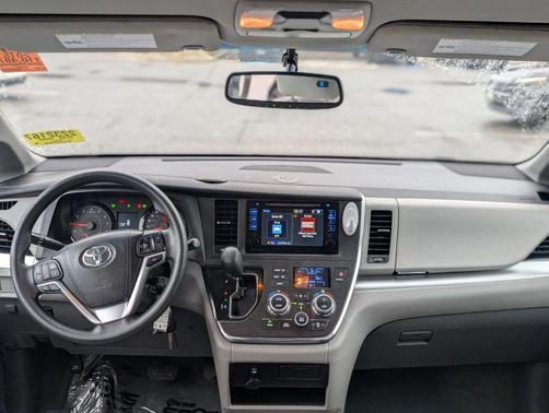 2015 Toyota Sienna LE