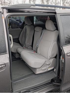 2015 Toyota Sienna LE Auto Access Seat