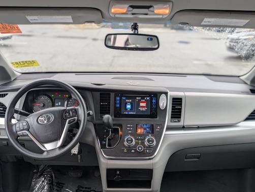 2015 Toyota Sienna LE Auto Access Seat