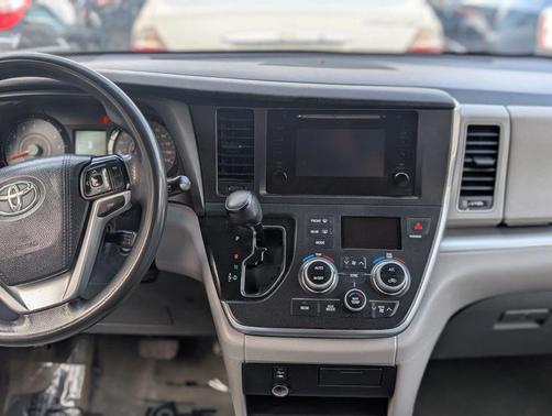 2015 Toyota Sienna L