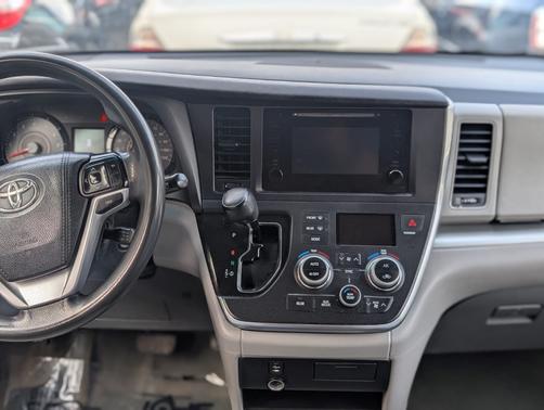 2015 Toyota Sienna L