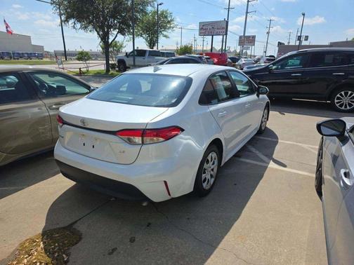 Ice Cap 2025 Toyota Corolla LE