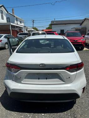 Ice Cap 2025 Toyota Corolla LE