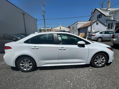 Ice Cap 2025 Toyota Corolla LE