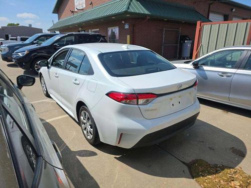 Ice Cap 2025 Toyota Corolla LE