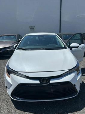 Ice Cap 2025 Toyota Corolla LE