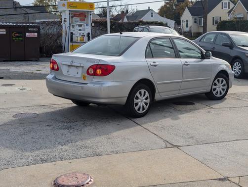2005 Toyota Corolla LE