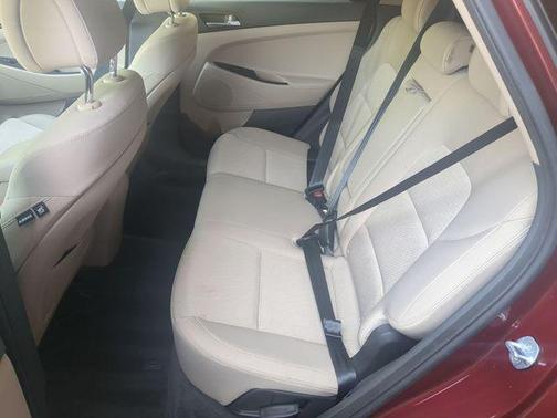 Ruby Wine 2016 Hyundai TUCSON SE