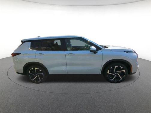 Gray 2024 Mitsubishi Outlander SE 2.5 2WD