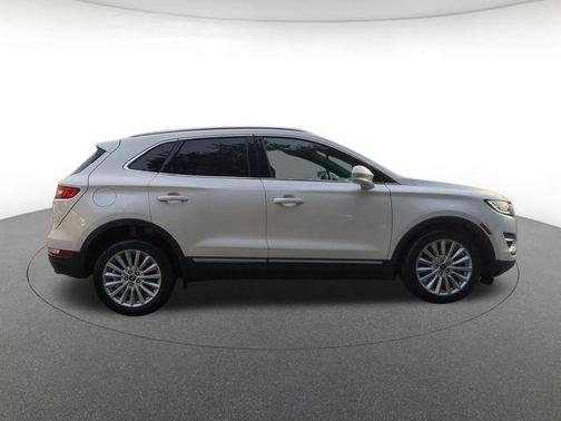 White Platinum 2019 Lincoln MKC Standard