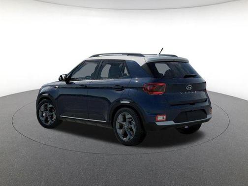Lunar White w/Black Roof 2026 Hyundai VENUE SEL w/Two-Tone Roof