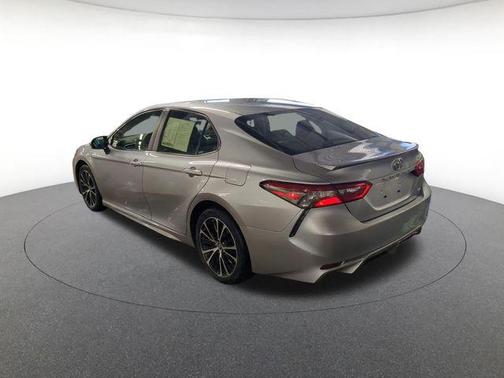 Celestial Silver Metallic 2018 Toyota Camry SE