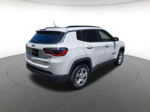 Bright White Clearcoat 2023 Jeep Compass Latitude