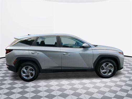 2022 Hyundai TUCSON SE