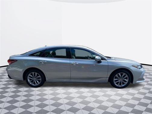 2022 Toyota Avalon XLE