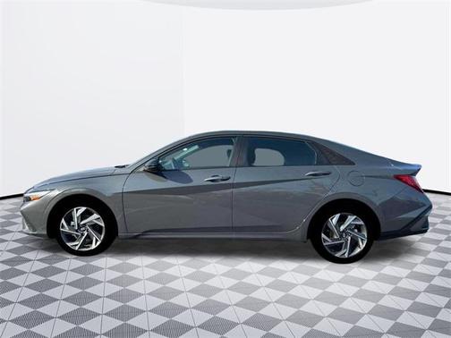 2025 Hyundai ELANTRA HEV SEL Sport
