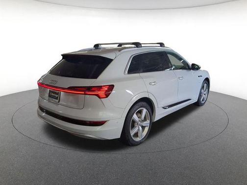 Glacier White Metallic 2019 Audi e-tron Premium Plus
