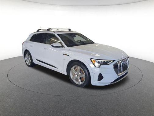 Glacier White Metallic 2019 Audi e-tron Premium Plus