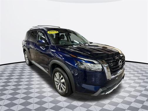 2023 Nissan Pathfinder SL 4WD