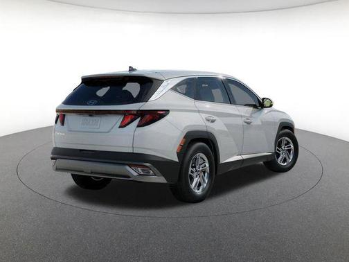 White Pearl 2026 Hyundai TUCSON SE