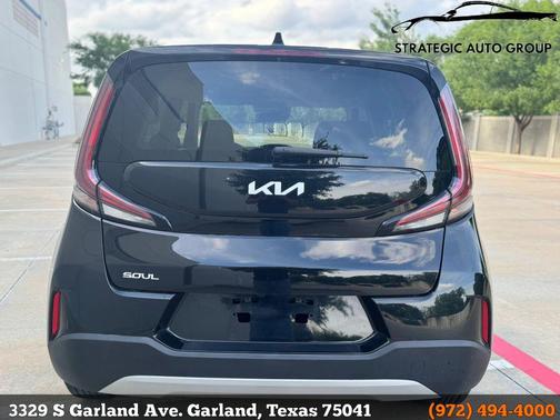 Fusion Black 2024 Kia Soul LX