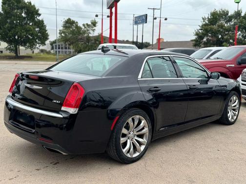 2019 Chrysler 300 Touring