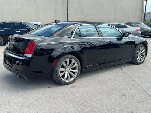 2019 Chrysler 300 Touring