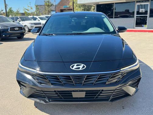 2025 Hyundai ELANTRA SEL