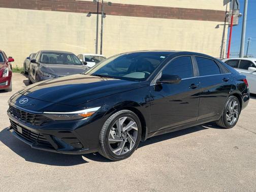 2025 Hyundai ELANTRA SEL