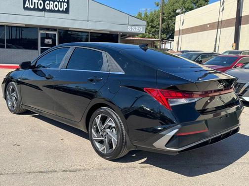 2025 Hyundai ELANTRA SEL