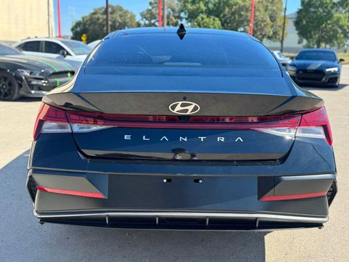 2025 Hyundai ELANTRA SEL