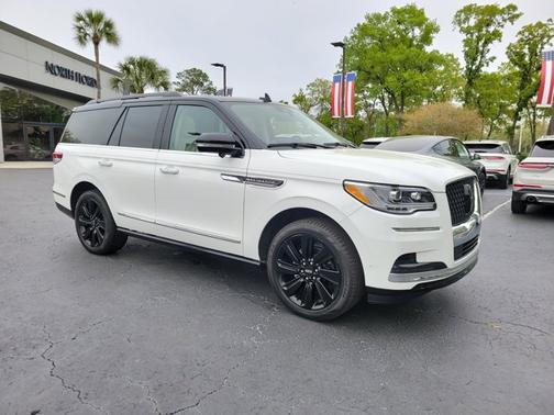 PRISTINE WHITE METALLIC 3C 2022 Lincoln Navigator BLACK LABEL