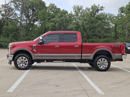 Ruby Red Metallic Tinted Clearcoat 2018 Ford F-350 Lariat